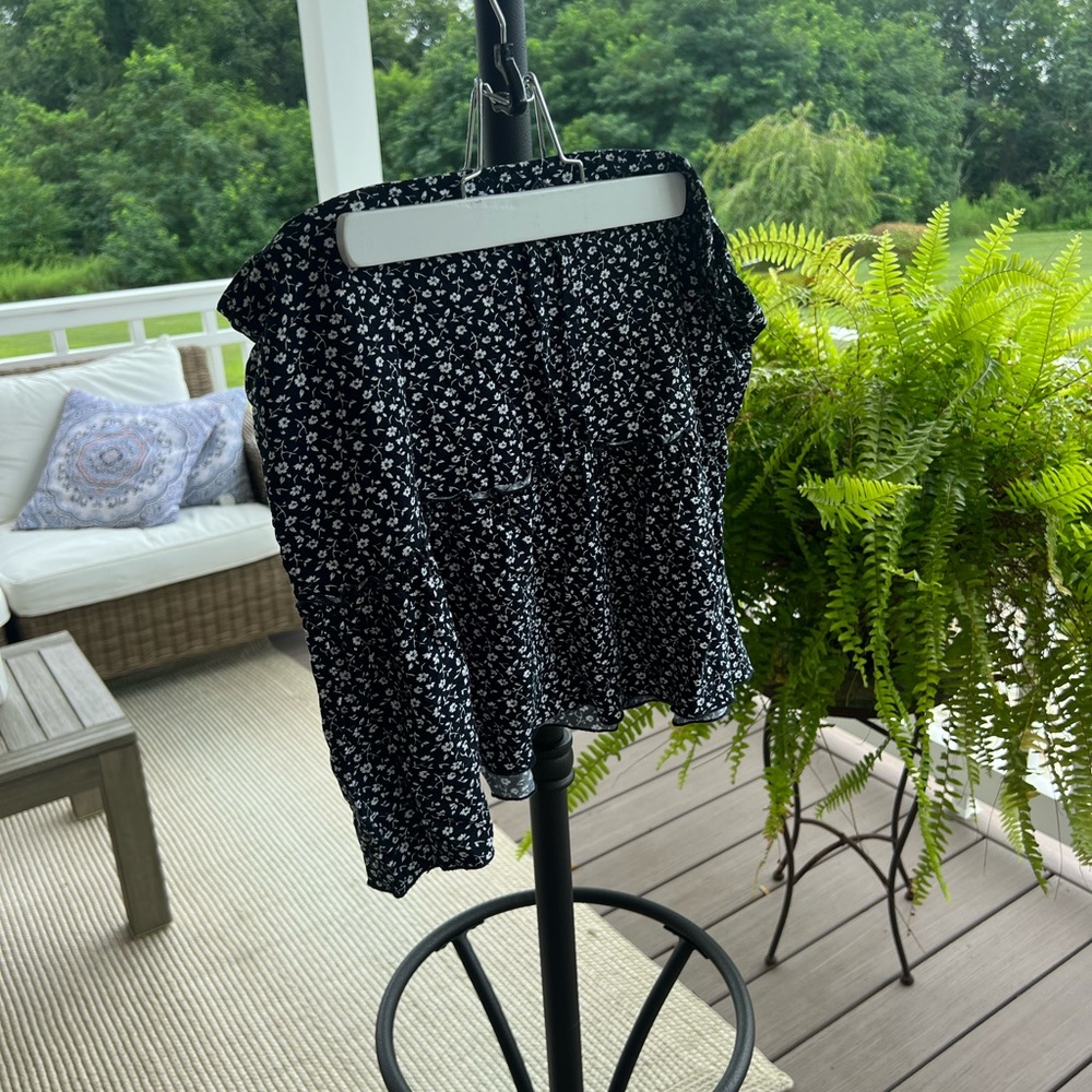 brandy melville navy tie skirt (one size ACTUALLY fits all)